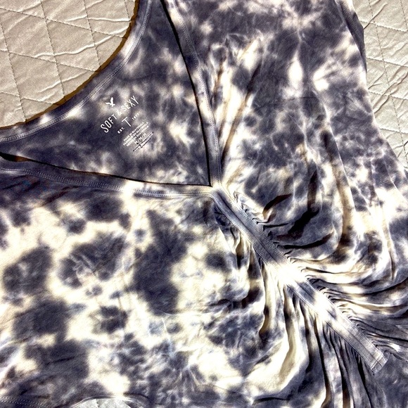 American Eagle Soft/Sexy V Neck Top. Size Medium. Gray and White Tie-Dye. - Picture 4 of 6